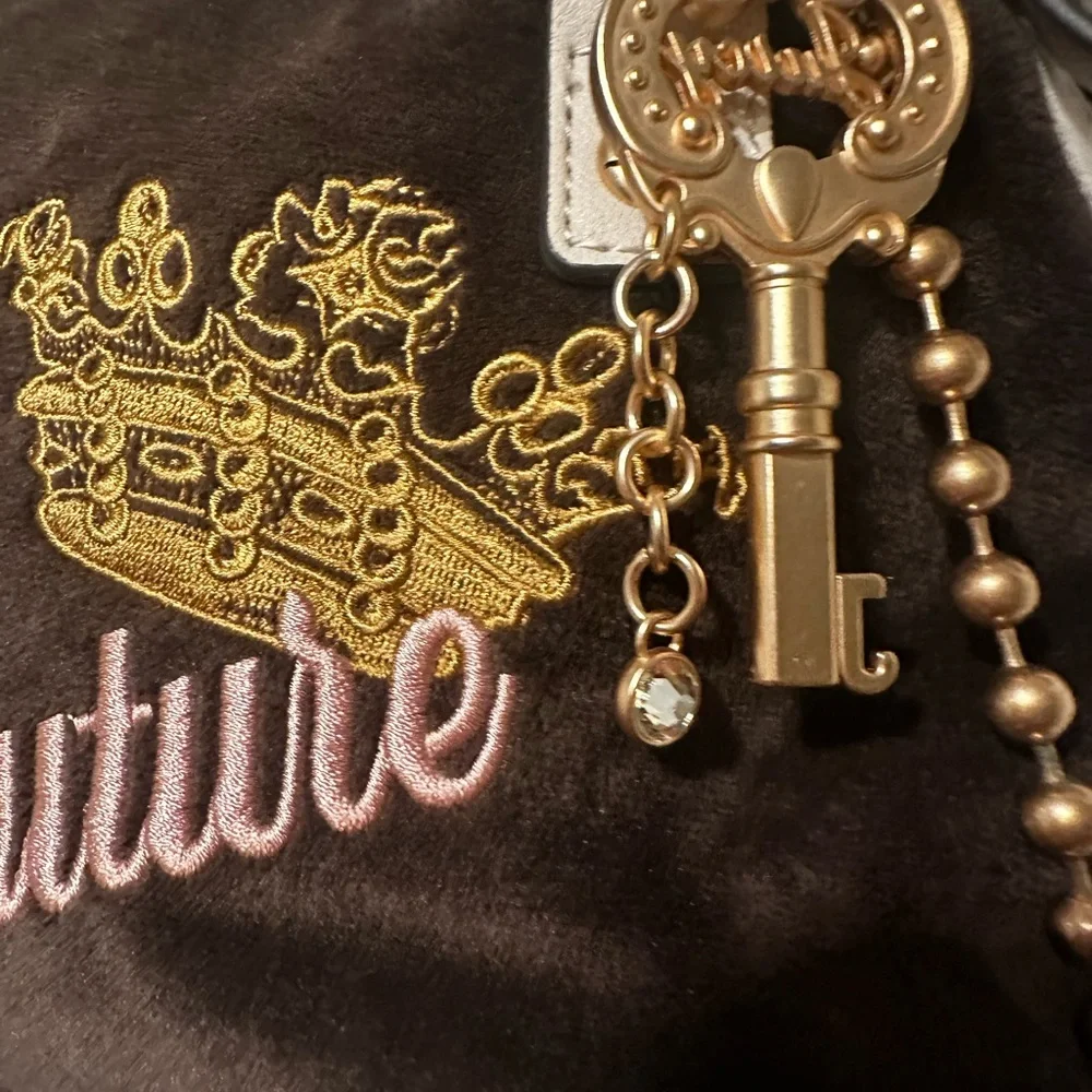 JUICY COUTURE- THE KEY TO JUICY DOME SATCHEL CROSSBODY- chocolate - Picture 3 of 4